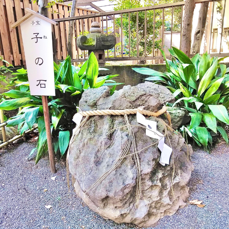 七社神社 子の石