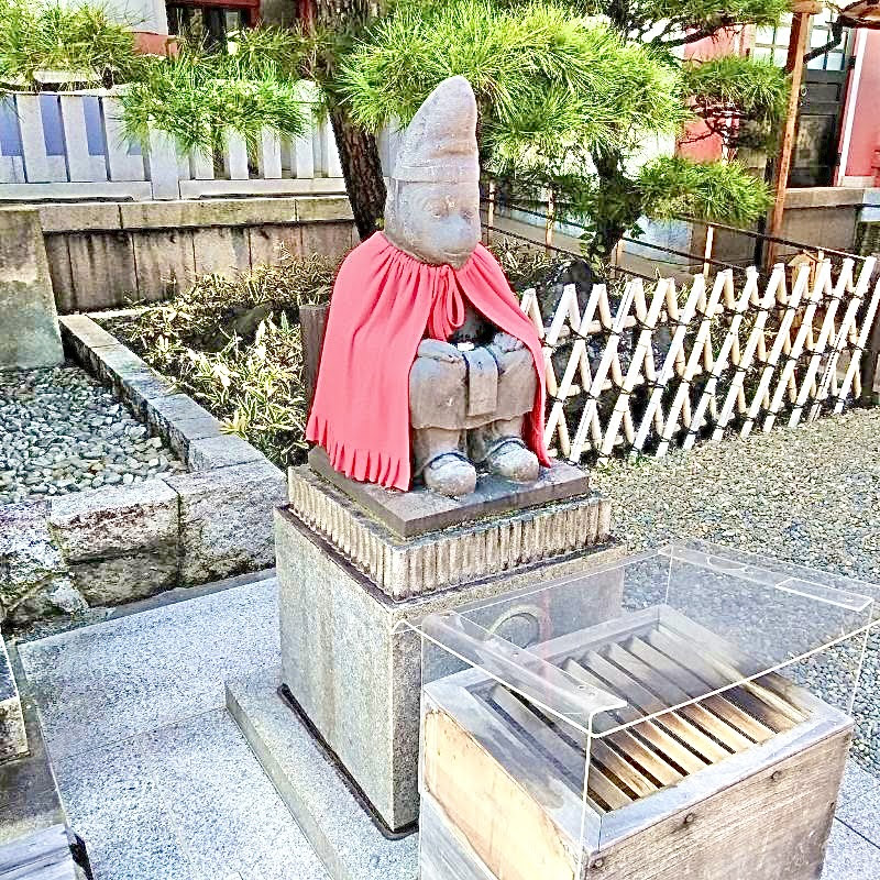 日枝神社の子宝ご利益スポット「神猿さま像(雄)」