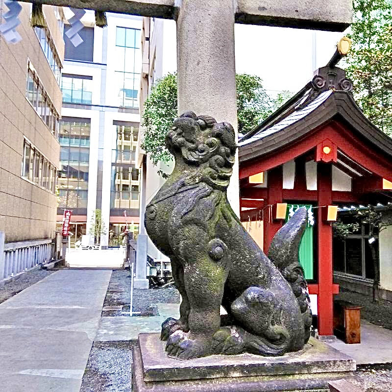 日本橋日枝神社の子宝ご利益スポット「天を見上げる狛犬」
