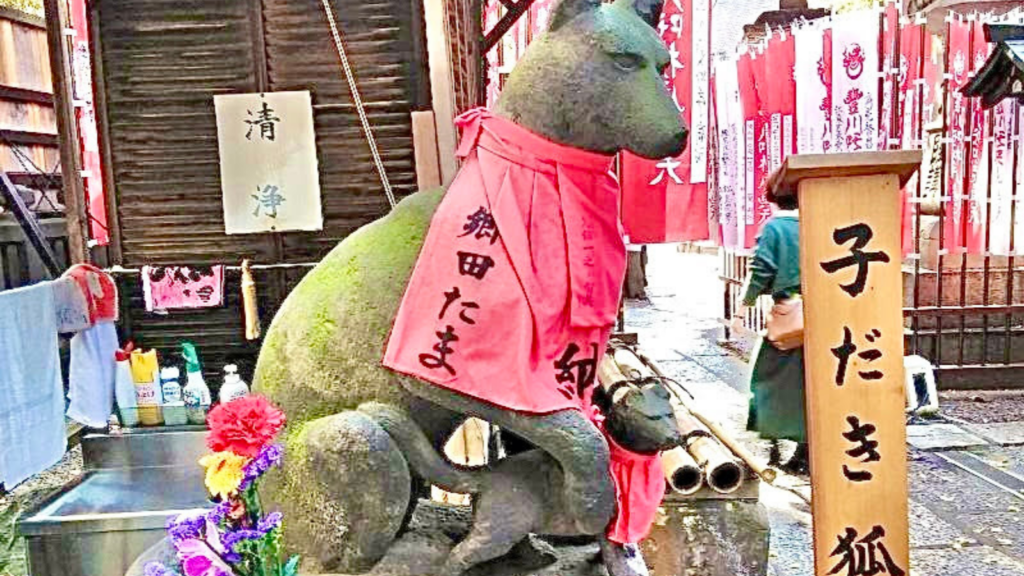 豊川稲荷東京別院の子宝ご利益スポット「子だき狐」