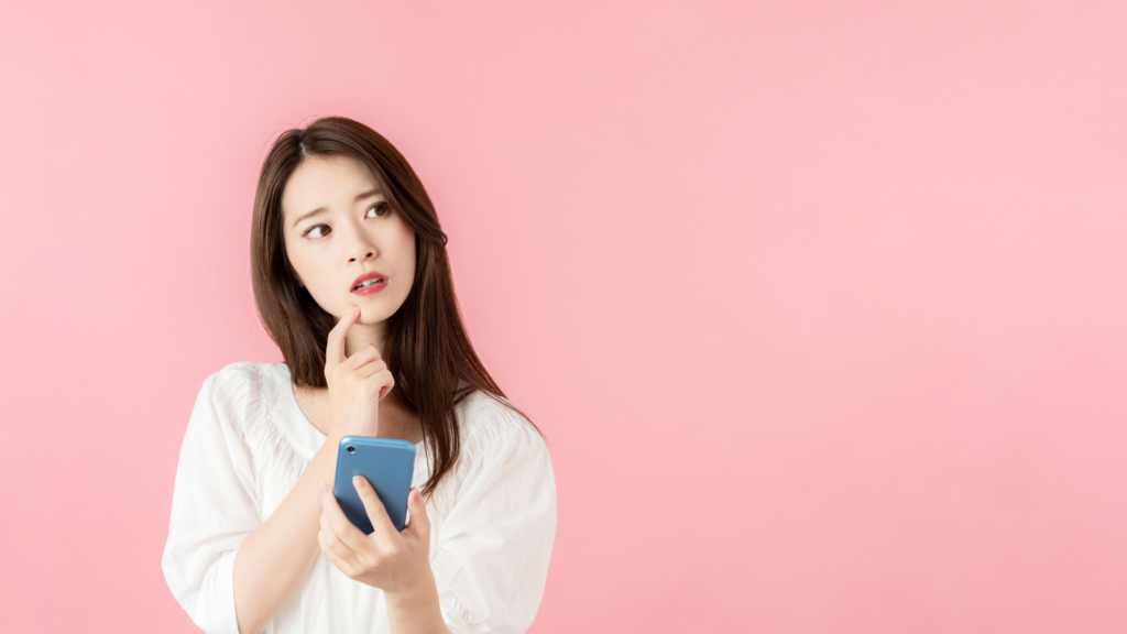 不妊について調べる女性