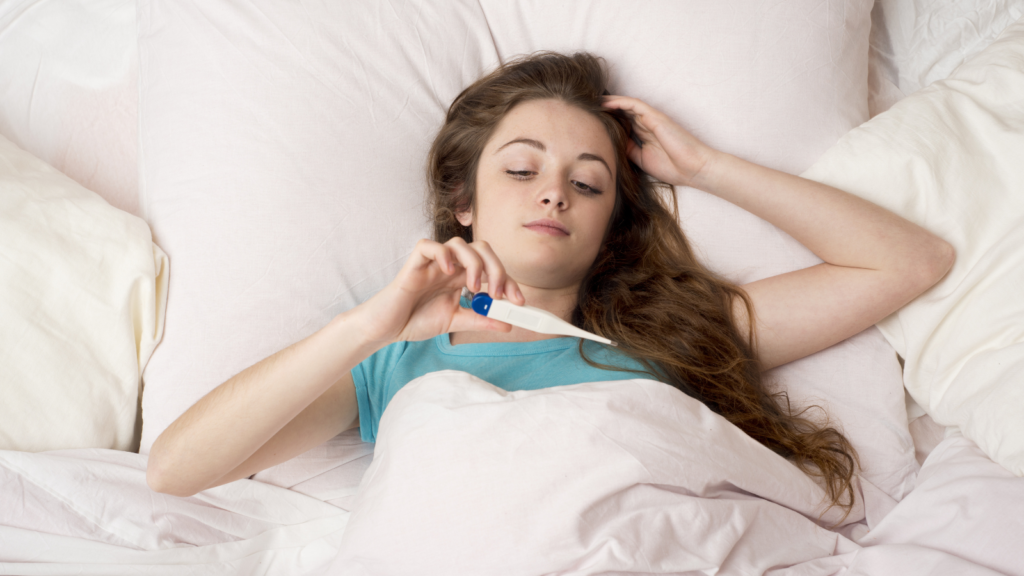 基礎体温を測る女性